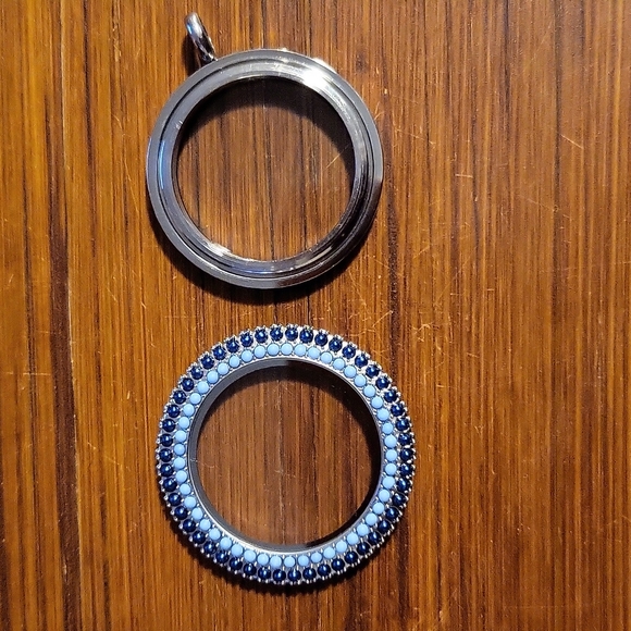 Origami Owl beaded charm holder front and back - Picture 1 of 3